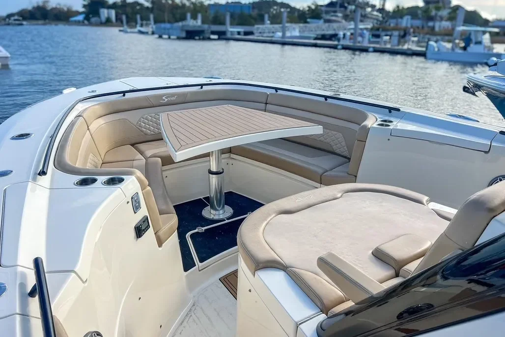 2022 Scout 330 LXF — Bow dining table