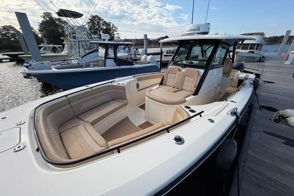 2022 Scout 330 LXF — Bow lounge and sunpad