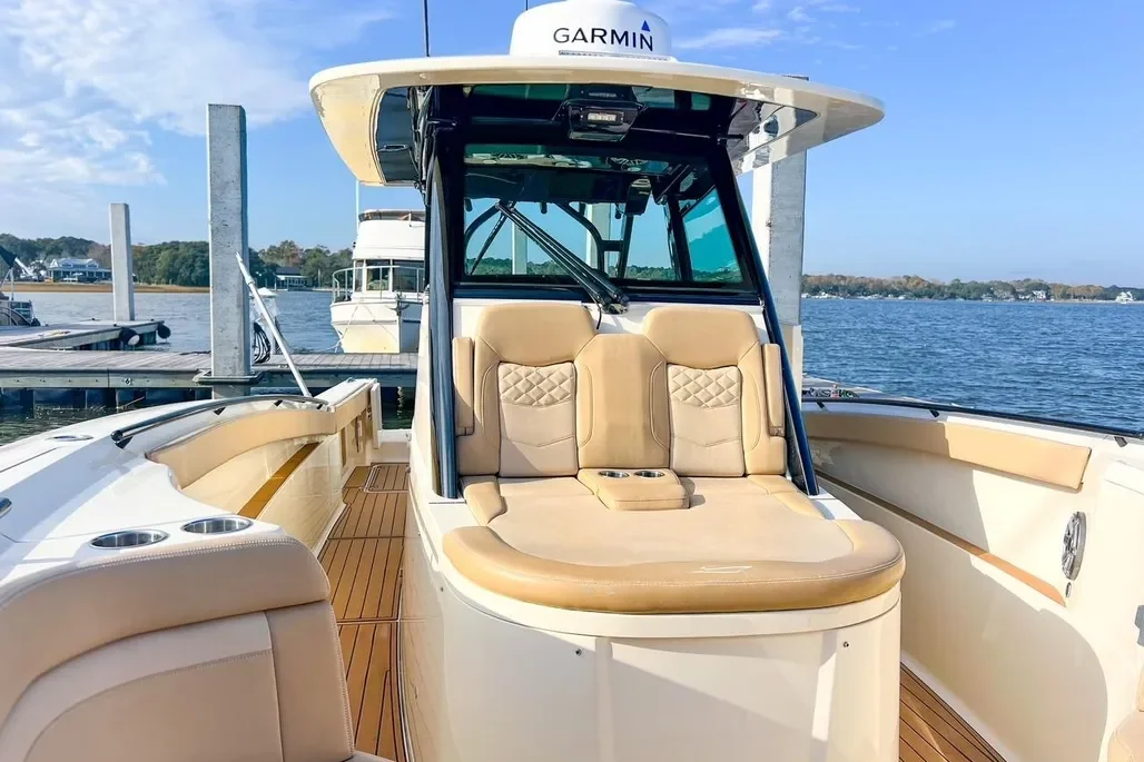 2022 Scout 330 LXF — Forward chaise lounge