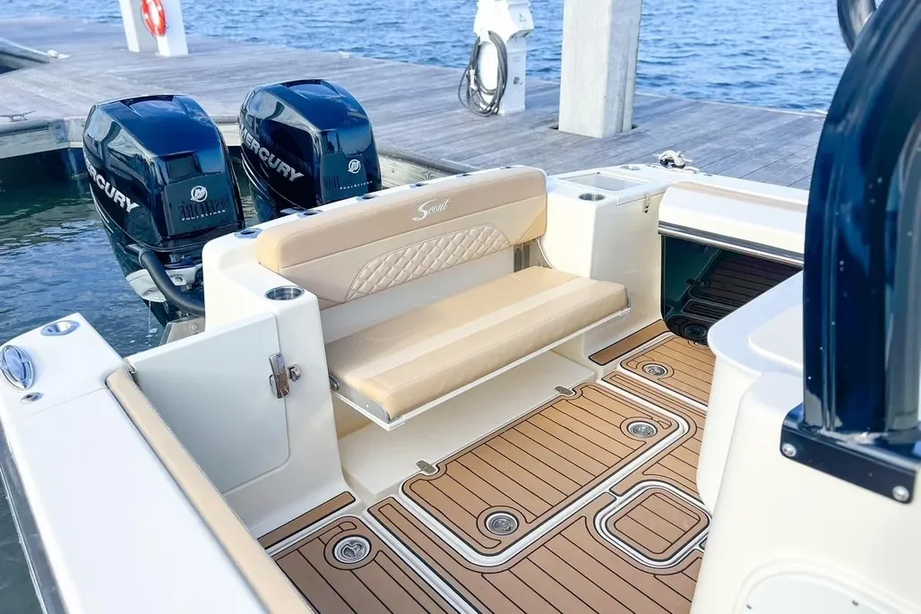 2022 Scout 330 LXF — Convertible aft seating